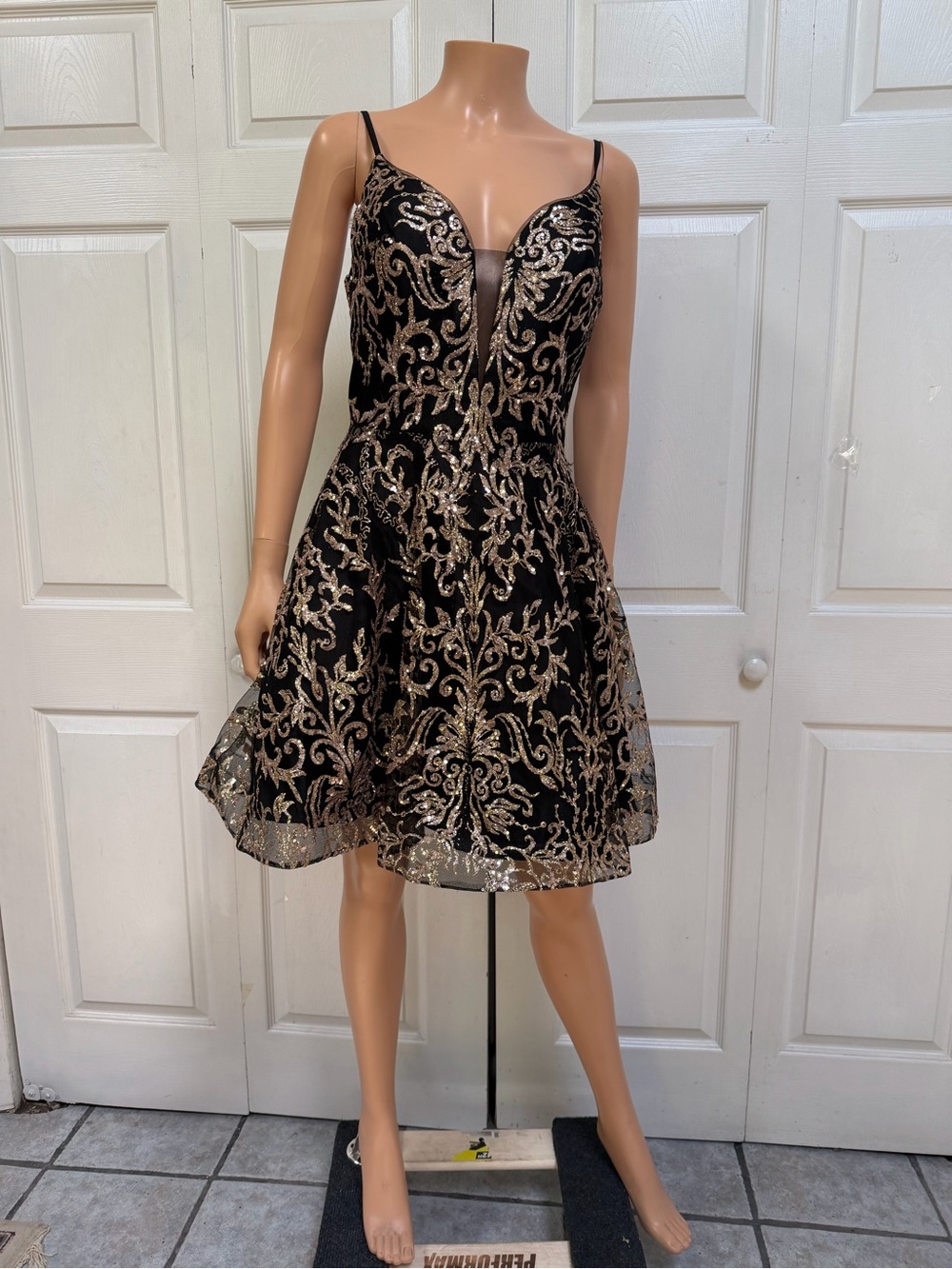 COYA Collection Black & Gold V-Neck Spaghetti Strap Mini Dress Size L
